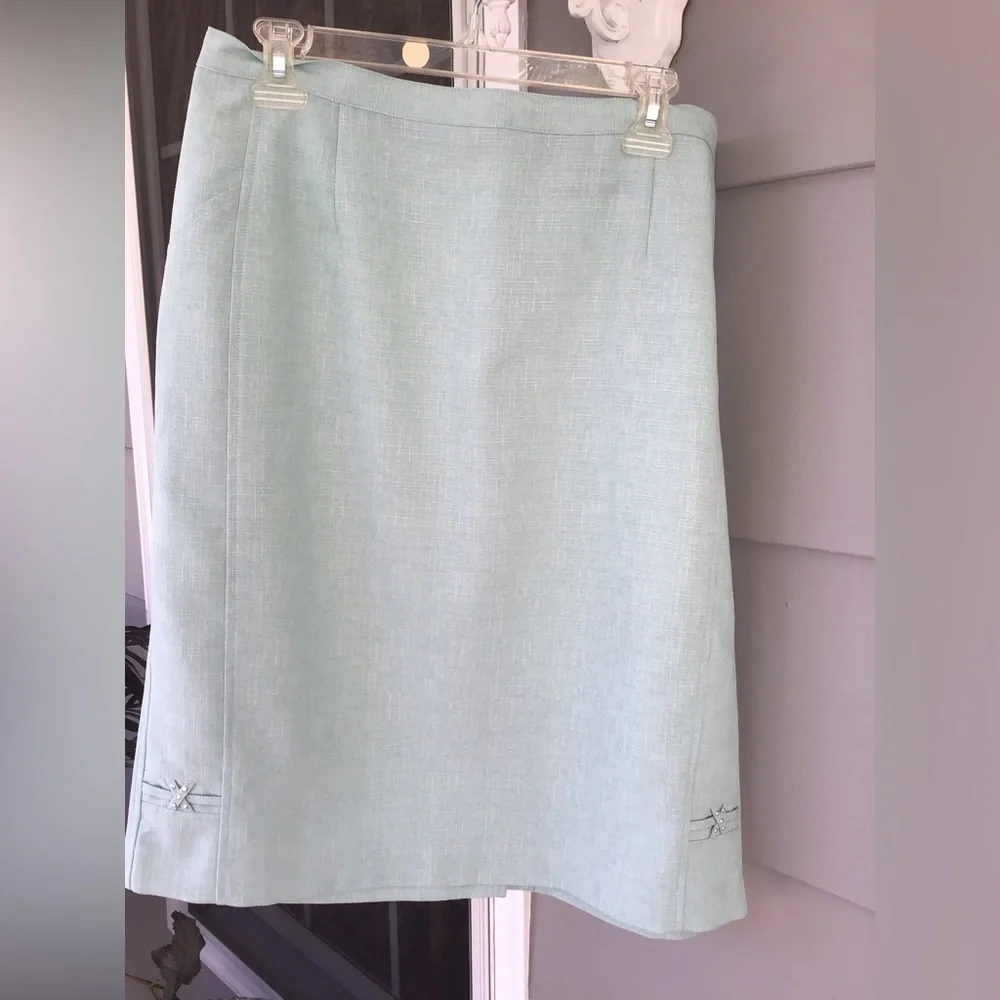 Alfred Dunner Women's Skirt aqua color 16p button zip back Waist Stretchy. NWOT - Picture 3 of 9
